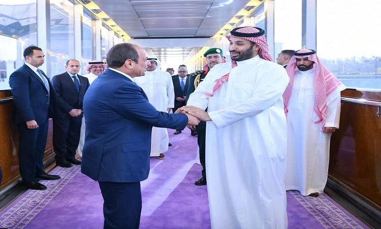 الرئيس السيسي يجري زيارة أخوية قصيرة إلى البحرين والسعودية 