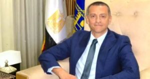 محافظ أسوان: صرف مكافآت للملتزمين والمتميزين فى ملف تقنين الأراضى 