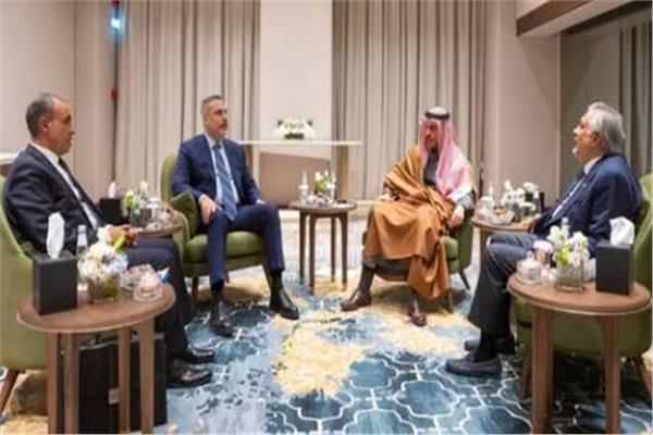 وزيرالخارجية يعقد اجتماعًا رباعيًا مع نظرائه في السعودية وتركيا وباكستان 