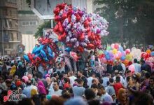 المواطنون يواصلون الاحتفال بالعيد 