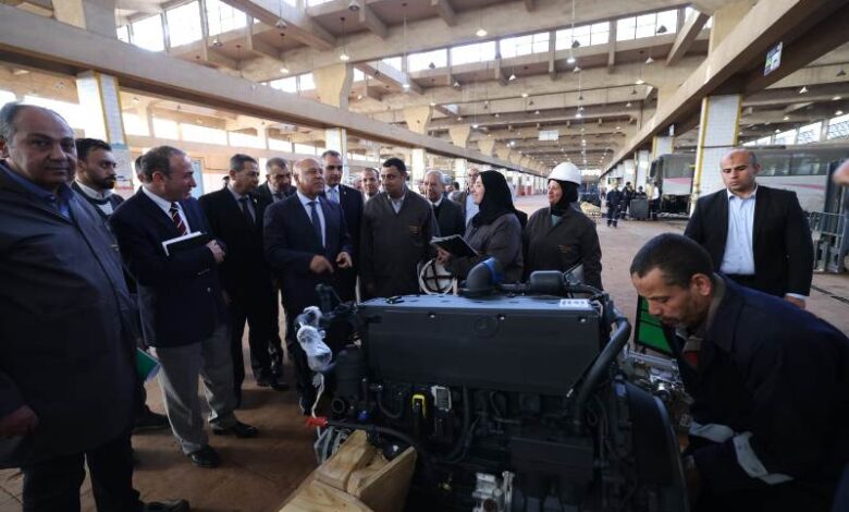 وزير النقل يتفقد مركز صيانة ميت حبيش بطنطا.. ويؤكد: تطوير مراكز الصيانة أساس كفاءة منظومة النقل