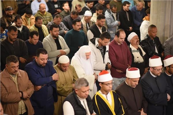 كبار القراء ونجوم «دولة التلاوة» يحيون ليلة 25 من رمضان بتلاوات خاشعة 