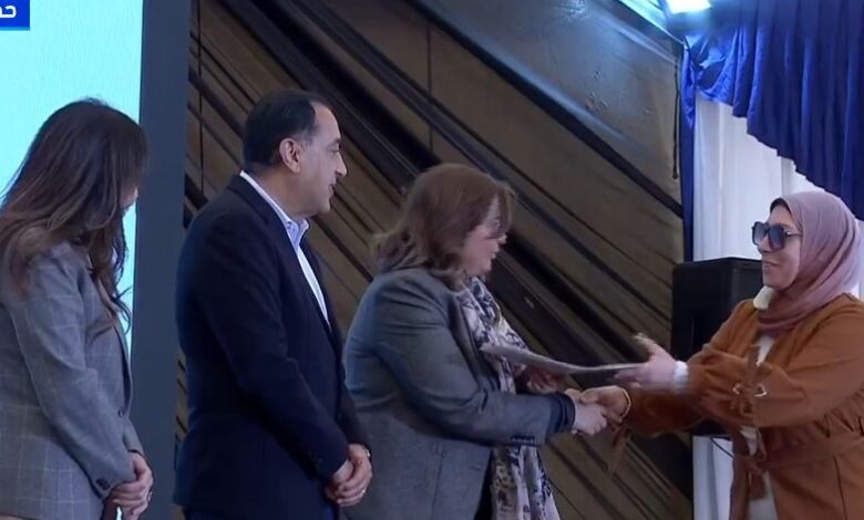 مدبولي يسلم عقود وحدات "سكن لكل المصريين" بحدائق العاصمة لمحدودي ومتوسطي الدخل