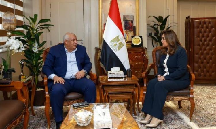 وزيرة التنمية المحلية تتابع عددا من الملفات الخدمية والتنموية في مطروح