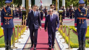 الرئيس السيسي يستقبل رئيس جمهورية فنلندا ألكسندر ستوب بقصر الإتحادية