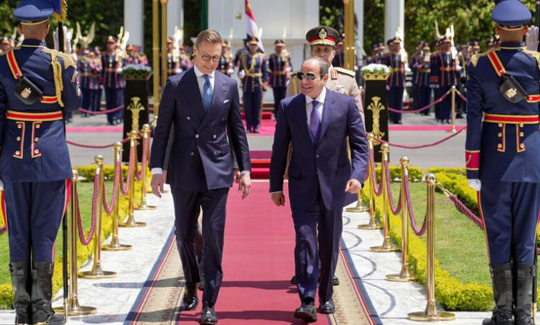 الرئيس السيسي يستقبل رئيس جمهورية فنلندا ألكسندر ستوب بقصر الإتحادية