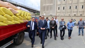 محافظ الجيزة يتفقد صومعة إمبابة لمتابعة انتظام توريد وتخزين محصول القمح.. 12 موقعًا تخزينيًا لاستقبال القمح وتسهيل التوريد للمزارعين 