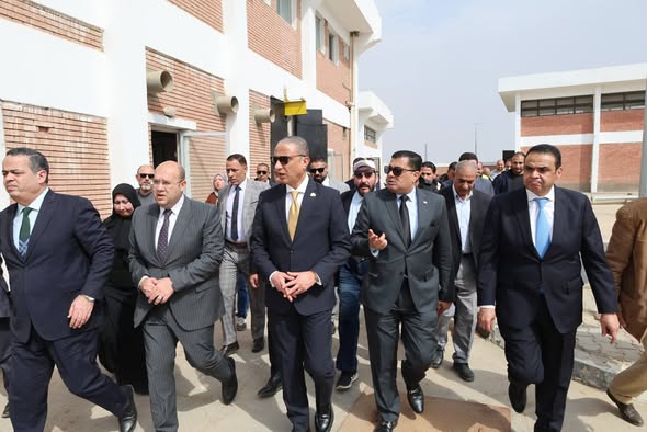 محافظ الجيزة يتفقد مشروع محطة مياه الشرب بالشوبك الغربي بالبدرشين ضمن المشروع القومي لتغذية 240 قرية محرومة على مستوى الجمهورية 