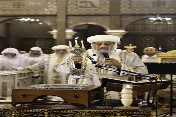 البابا تواضروس يصلي قداس خميس العهد بدير مارمينا بمريوط 