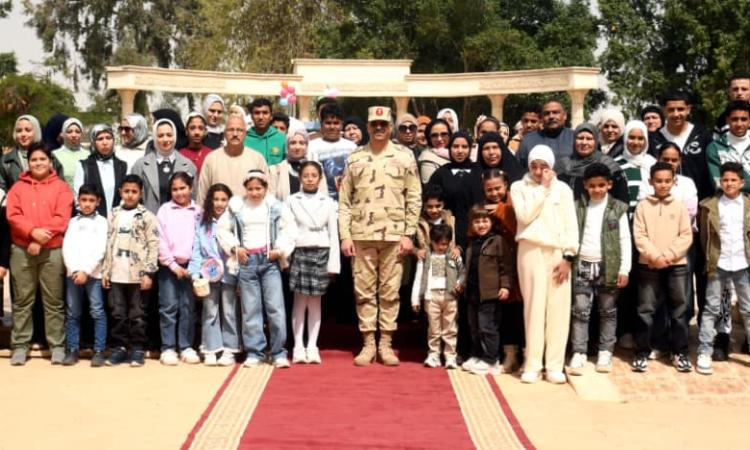 الجيوش الميدانية والمناطق العسكرية تحتفل مع أطفال مصر بيوم اليتيم 