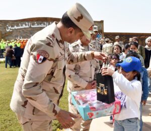 القوات المسلحة تشارك أطفال مصر الاحتفال بيوم اليتيم