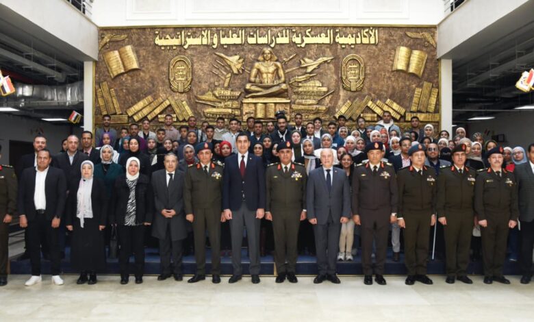القوات المسلحة تنظم زيارة لوفد شباب الوطن بالأكاديمية العسكرية للدراسات العليا والاستراتيجية