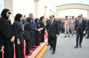 بمسجد المشير..الرئيس السيسى يتقدم مشيعى جنازة اللواء كمال مدبولى والد رئيس الوزراء 