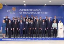 الرئيس السيسي يشارك قادة عرب واوروبيين صورة جماعية عقب اجتماع تشاوري بقبرص 