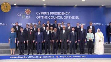 الرئيس السيسي يشارك قادة عرب واوروبيين صورة جماعية عقب اجتماع تشاوري بقبرص 