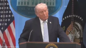 ترامب يأمر ببدء حصار بحري على إيران في مضيق هرمز..  قلت أنني لا أريد 90% ولا 95% بل أريد كل شيء من إيران