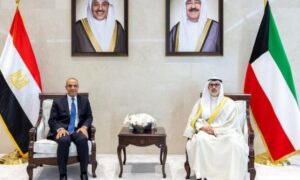 عبد العاطي يعقد مباحثات مع نظيره الكويتى ويؤكد تضامن مصر الكامل مع دولة الكويت