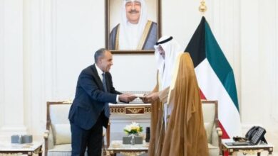 وزير الخارجية يسلم ولي عهد الكويت رسالة خطية من الرئيس السيسي لأمير البلاد 