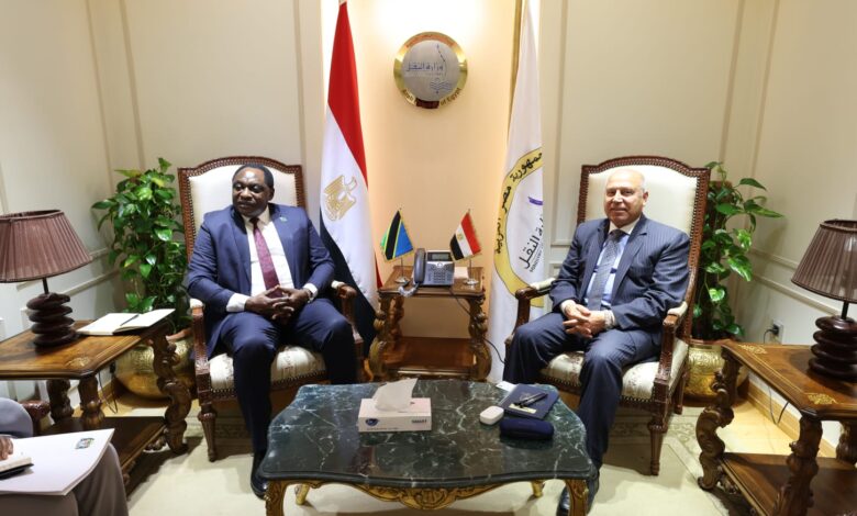 وزير النقل يبحث مع سفير تنزانيا بالقاهرة تعزيز التعاون في النقل البحري واللوجستيات 