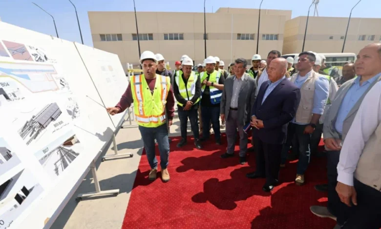 وزير النقل يتفقد مونوريل غرب النيل ويؤكد الالتزام بالجدول الزمني للافتتاح 