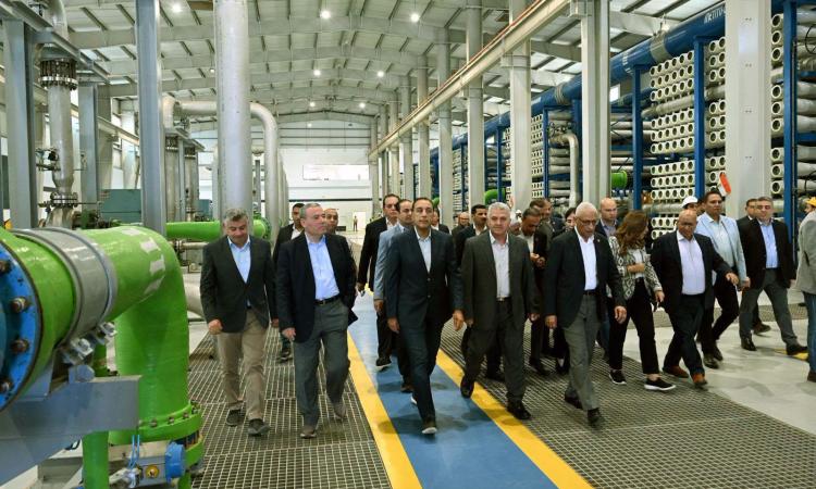 مطارات ومصانع وشبكة طرقات.. مصر تحصن سيناء وترسم خطاً أحمر 