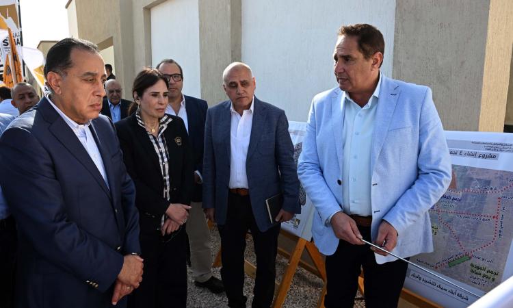 مدبولي يتابع موقف إنشاء 17 تجمعاً تنموياً حضرياً بمركزي رفح والشيخ زويد