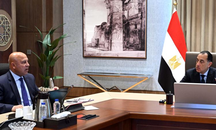 رئيس الوزراء يتابع مع وزير النقل عددا من ملفات عمل الوزارة