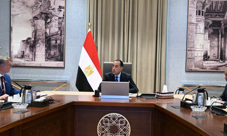 رئيس الوزراء يلتقي وزير البترول لاستعراض عددٍ من ملفات عمل العمل