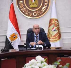 وزير العمل :الاثنين المُقْبل إجازة رسمية مدفوعة الأجر للعاملين بالقطاع الخاص بمناسبة عيد شمّ النسيم