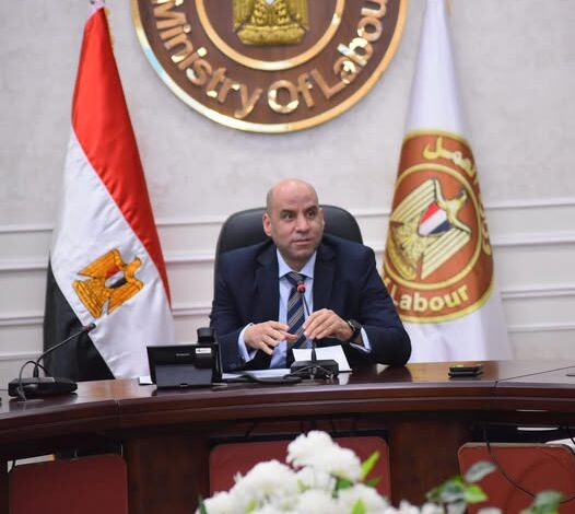 وزير العمل :الاثنين المُقْبل إجازة رسمية مدفوعة الأجر للعاملين بالقطاع الخاص بمناسبة عيد شمّ النسيم