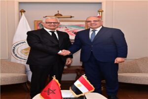 وزير الري يلتقي وزير المياه المغربي لبحث تعزيز العلاقات الثنائية