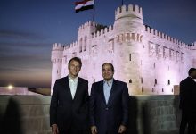 الرئيس السيسي يقوم بجولة تفقدية بكورتيش نسيم بحر الإسكندرية وقلعة قايتباى والمنشية بصحبة ماكرون 