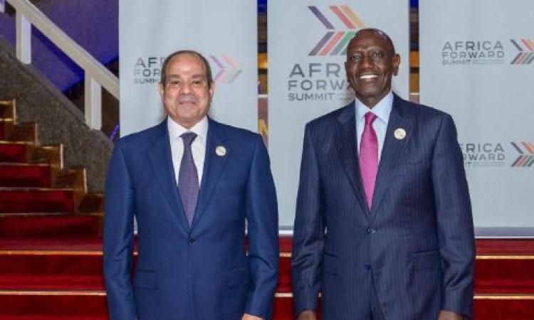 الرئيس السيسي يعرب عن اعتزاز مصر بعلاقاتها التاريخية مع كينيا خلال لقاء سيادته مع الرئيس الكيني