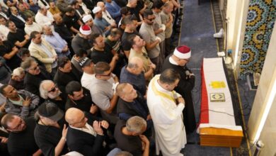 ملفوفاً بعلم مصر.. الآلاف يودعون أمير الغناء العربى هاني شاكر إلى مثواه الأخير