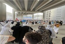 رمى جمرة العقبة الكبرى.. الحجاج يواصلون مناسك الحج وسط تنظيم محكم