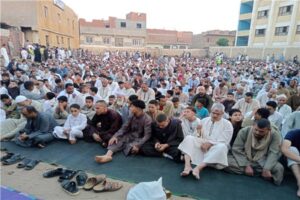 الله اكبر كبيرا تكبيرات عيد الاضحى تملأ الأجواء.. ملايين المصريين يؤدون الصلاة في سرور 