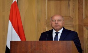 خلال احتفال عيد العمال وزير النقل يستعرض أمام الرئيس السيسي جهود الوزارة في توطين صناعة النقل في مصر