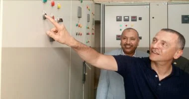 حياة كريمة.. محافظ أسوان يشهد التشغيل التجريبى لمحطة معالجة صرف الرمادى