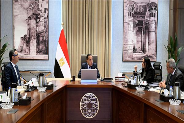 رئيس الوزراء: بناء قواعد بيانات محدثة تضمن وصول الدعم للفئات المستحقة بشفافية