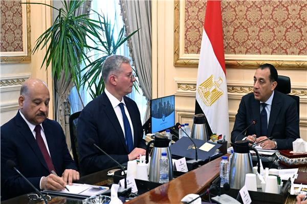 رئيس الوزراء يتابع الموقف التنفيذي للمشروعات الخاصة بصناعات خام الفوسفات 