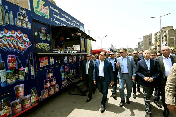 رئيس الوزراء يتفقد معرض «أهلًا بالعيد» بمنطقة الجمالية
