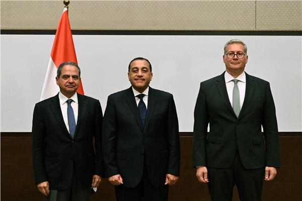رئيس الوزراء يشهد توقيع اتفاقية لتأهيل شبكات الغاز اللبنانية بخبرات قطاع البترول المصري 