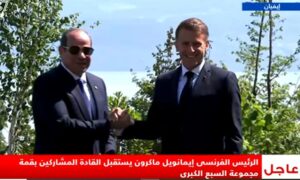 الرئيس الفرنسي يستقبل الرئيس السيسي لدى وصوله مقر قمة مجموعة السبع 