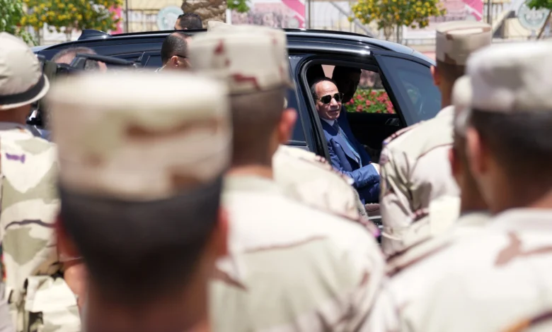 الرئيس السيسي يؤكد لطلاب الأكاديمية العسكرية ضرورة بذل أقصى جهد.. فيديو الأحد، 07 يونيو 2026 09:18 م الرئيس عبد الفتاح السيسي