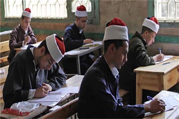 اليوم.. طلاب القسم العلمي بالثانوية الأزهرية يؤدون امتحان الرياضيات البحتة