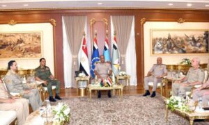 وزير الدفاع يلتقي نائب القائد العام ورئيس الأركان العامة للجيش الوطني الليبي 