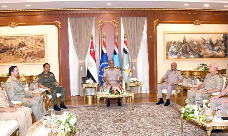 وزير الدفاع يلتقي نائب القائد العام ورئيس الأركان العامة للجيش الوطني الليبي 