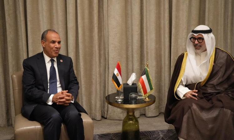 وزير الخارجية يلتقي نظيره الكويتي 