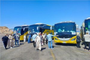 بدء أولى رحلات عودة حجاج الحج السياحي البري من الأراضي المقدسة 