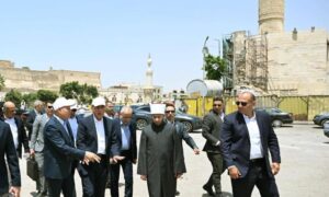 رئيس الوزراء يتفقد أعمال ترميم وإعادة إحياء مسجد "المسبح" بالسيدة عائشة  